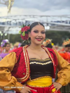 Gran Baile del Huipil en la Plaza Soberanía en Managua