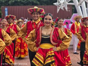 Gran Baile del Huipil en la Plaza Soberanía en Managua