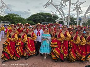 Gran Baile del Huipil en la Plaza Soberanía en Managua