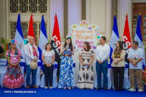 Gran Baile del Huipil en la Plaza Soberanía en Managua