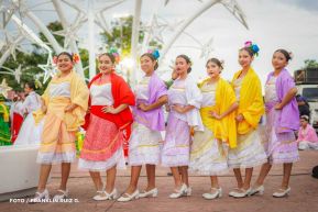 Gran Baile del Huipil en la Plaza Soberanía en Managua