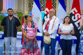 Gran Baile del Huipil en la Plaza Soberanía en Managua