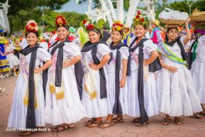 Gran Baile del Huipil en la Plaza Soberanía en Managua