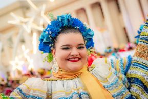 Gran Baile del Huipil en la Plaza Soberanía en Managua
