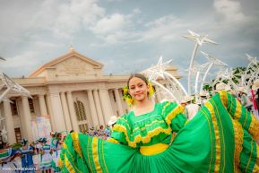 Gran Baile del Huipil en la Plaza Soberanía en Managua