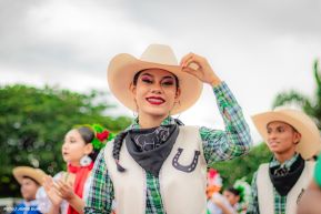 Gran Baile del Huipil en la Plaza Soberanía en Managua