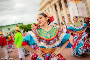 Gran Baile del Huipil en la Plaza Soberanía en Managua