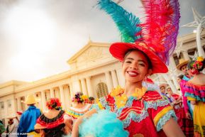 Gran Baile del Huipil en la Plaza Soberanía en Managua