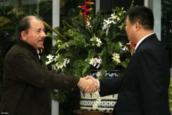 Daniel y Rosario se reúnen con presidente de HKND, señor Wang Jing