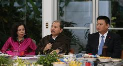 Daniel y Rosario se reúnen con presidente de HKND, señor Wang Jing