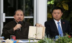 Daniel y Rosario se reúnen con presidente de HKND, señor Wang Jing