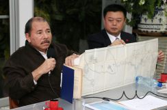 Daniel y Rosario se reúnen con presidente de HKND, señor Wang Jing