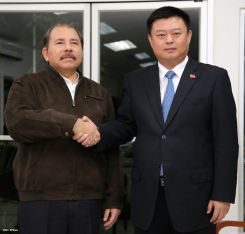 Daniel y Rosario se reúnen con presidente de HKND, señor Wang Jing
