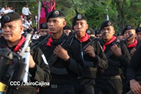 Desfile Policial “Unidad, Fuerza y Victorias” en la Avenida de Bolívar a Chávez