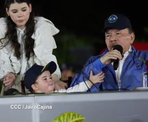 Desfile Policial “Unidad, Fuerza y Victorias” en la Avenida de Bolívar a Chávez