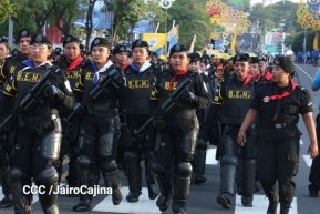 Desfile Policial “Unidad, Fuerza y Victorias” en la Avenida de Bolívar a Chávez