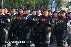 Desfile Policial “Unidad, Fuerza y Victorias” en la Avenida de Bolívar a Chávez