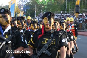 Desfile Policial “Unidad, Fuerza y Victorias” en la Avenida de Bolívar a Chávez