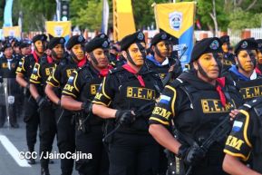 Desfile Policial “Unidad, Fuerza y Victorias” en la Avenida de Bolívar a Chávez