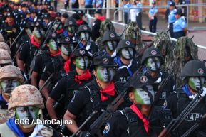 Desfile Policial “Unidad, Fuerza y Victorias” en la Avenida de Bolívar a Chávez