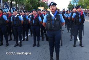 Desfile Policial “Unidad, Fuerza y Victorias” en la Avenida de Bolívar a Chávez