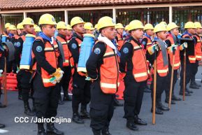 Desfile Policial “Unidad, Fuerza y Victorias” en la Avenida de Bolívar a Chávez