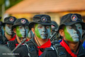 Desfile Policial “Unidad, Fuerza y Victorias” en la Avenida de Bolívar a Chávez
