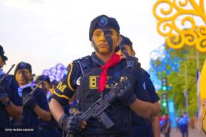 Desfile Policial “Unidad, Fuerza y Victorias” en la Avenida de Bolívar a Chávez