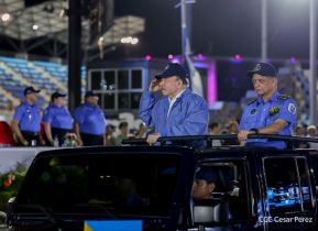 Desfile Policial “Unidad, Fuerza y Victorias” en la Avenida de Bolívar a Chávez