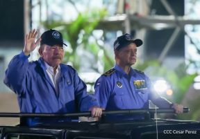 Desfile Policial “Unidad, Fuerza y Victorias” en la Avenida de Bolívar a Chávez