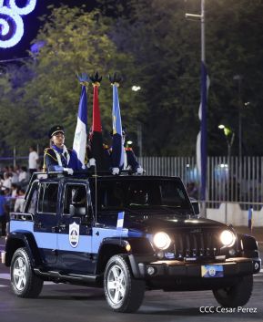 Desfile Policial “Unidad, Fuerza y Victorias” en la Avenida de Bolívar a Chávez