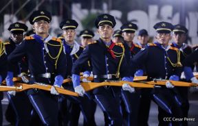 Desfile Policial “Unidad, Fuerza y Victorias” en la Avenida de Bolívar a Chávez
