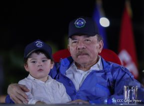 Desfile Policial “Unidad, Fuerza y Victorias” en la Avenida de Bolívar a Chávez