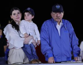Desfile Policial “Unidad, Fuerza y Victorias” en la Avenida de Bolívar a Chávez