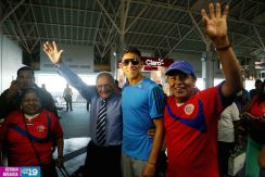 Juventud nicaragüense y familiares reciben a Oscar Duarte en el Aeropuerto