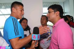 Juventud nicaragüense y familiares reciben a Oscar Duarte en el Aeropuerto