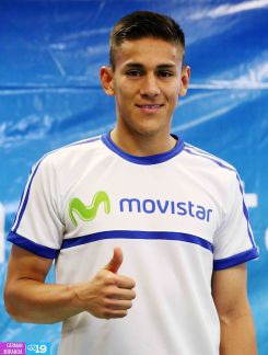 Juventud nicaragüense y familiares reciben a Oscar Duarte en el Aeropuerto