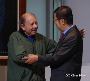 Copresidentes de Nicaragua despiden al Embajador de la República Popular China, Compañero Chen Xi