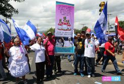 Familias nicaragüenses participan en Caminata por la Unidad y los Valores Familiares