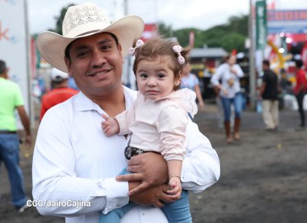 Familias de Managua disfrutan de la Feria Ganadera Navidad 2025