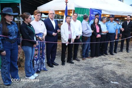 Familias de Managua disfrutan de la Feria Ganadera Navidad 2025