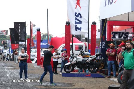 Familias de Managua disfrutan de la Feria Ganadera Navidad 2025