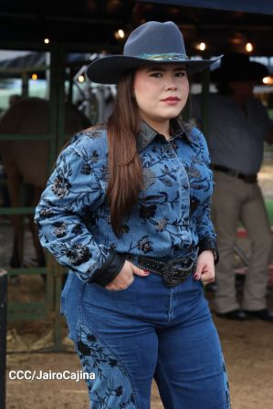 Familias de Managua disfrutan de la Feria Ganadera Navidad 2025