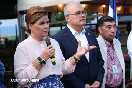 Familias de Managua disfrutan de la Feria Ganadera Navidad 2025