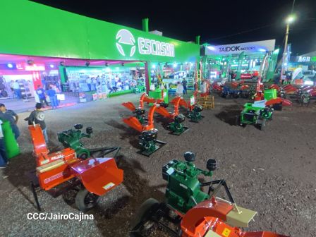 Familias de Managua disfrutan de la Feria Ganadera Navidad 2025