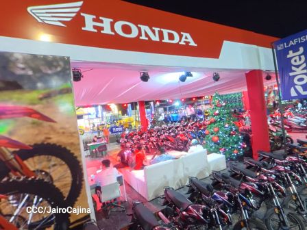 Familias de Managua disfrutan de la Feria Ganadera Navidad 2025