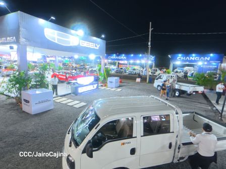 Familias de Managua disfrutan de la Feria Ganadera Navidad 2025