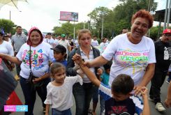 Familias nicaragüenses participan en Caminata por la Unidad y los Valores Familiares
