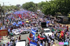 Familias nicaragüenses participan en Caminata por la Unidad y los Valores Familiares
