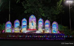 Inauguración de altares en honor a la Inmaculada Concepción de María en la Avenida de Bolívar a Chávez